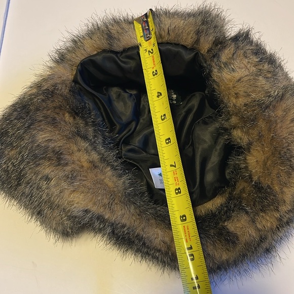 Roots Canada Faux Fur Trapper Hat - Unisex Adult Size L/XL - Picture 7 of 8